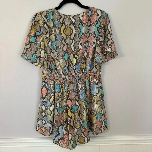 Peach Love California Snakeskin Short Sleeve Cutout Shorts Romper Sz M GUC - Picture 11 of 11